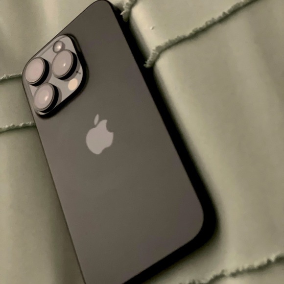 iPhone 15 pro - 256gb (AT&T only)